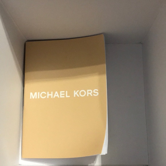 Michael Kors rose Gold Heart Earrings - Picture 3 of 4